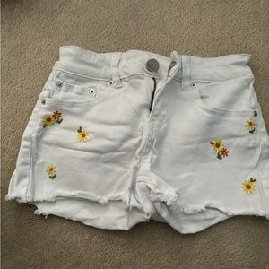 White denim daisy jean shorts